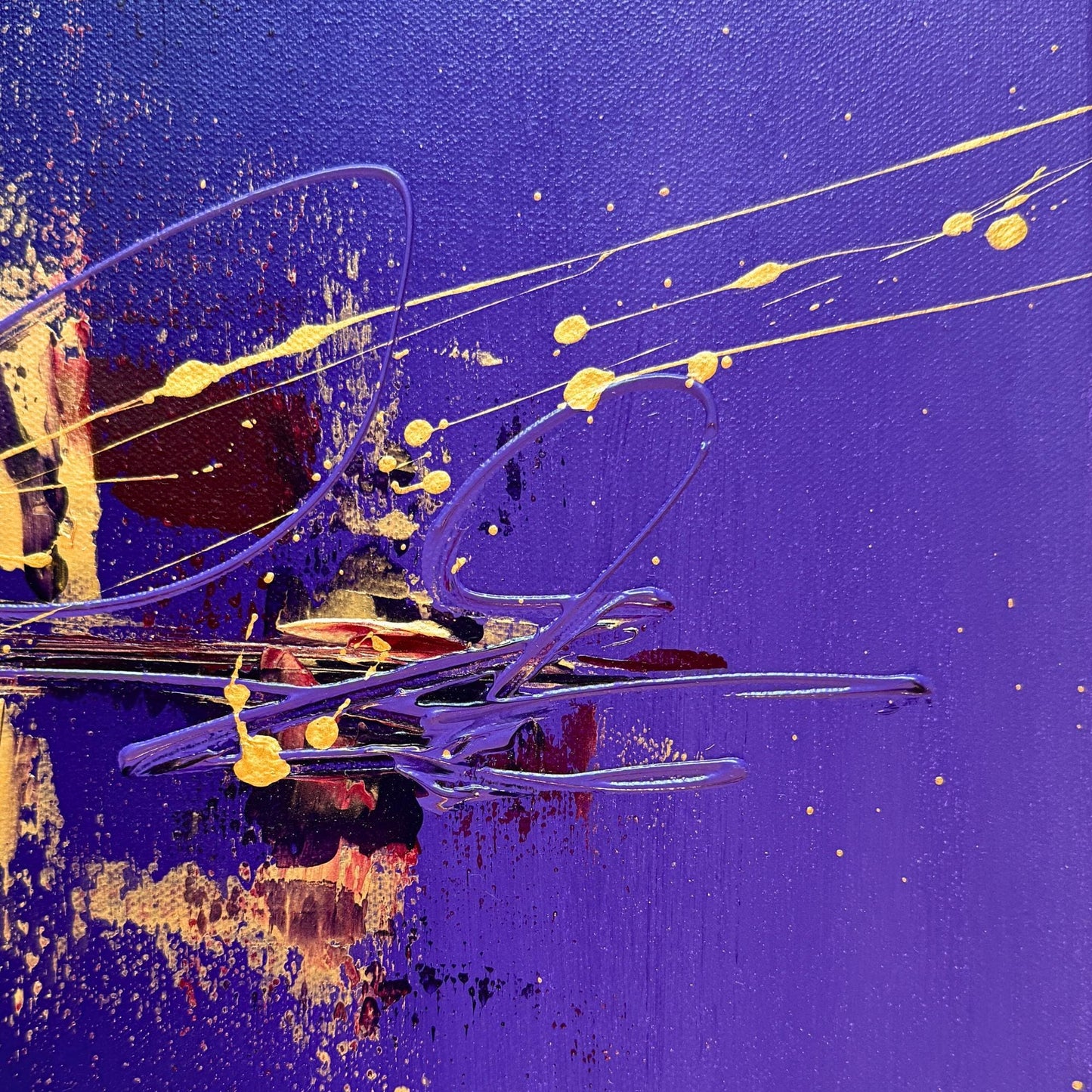  Nahaufnahme der Farbstruktur mit Violett, Gold und Rot