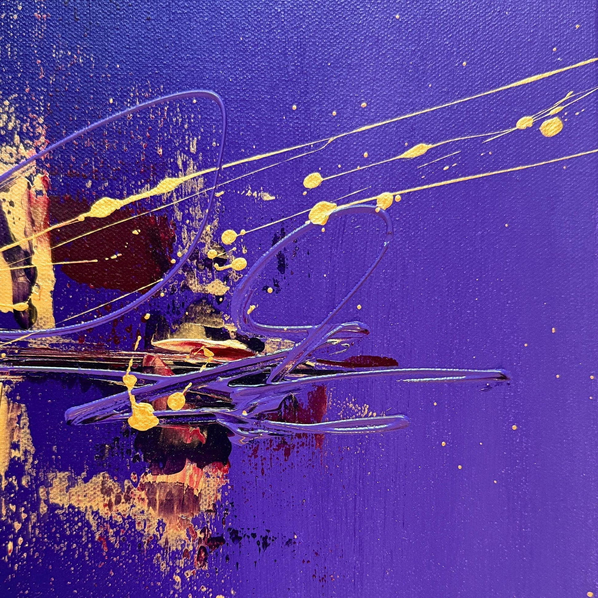  Nahaufnahme der Farbstruktur mit Violett, Gold und Rot