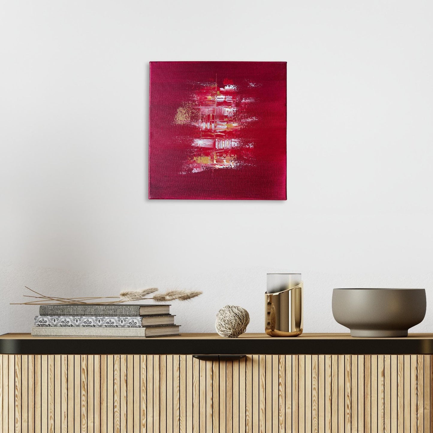 Schönes Leinwandbild Quadratisch. Tiefe Rot-Struktur mit eleganten Gold- und Weiß-Akzenten. Modernes abstraktes Unikat.